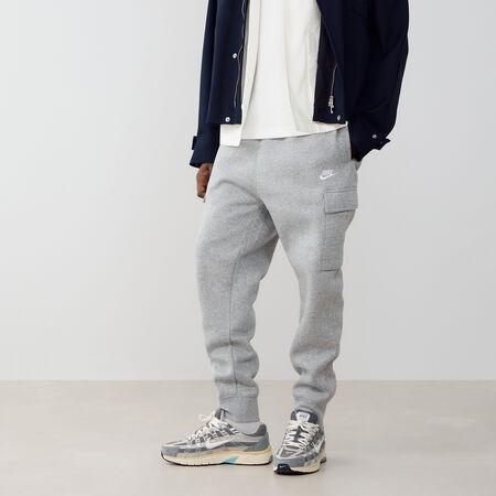 NIKE PANT CARGO CLUB GRIS HOMBRE