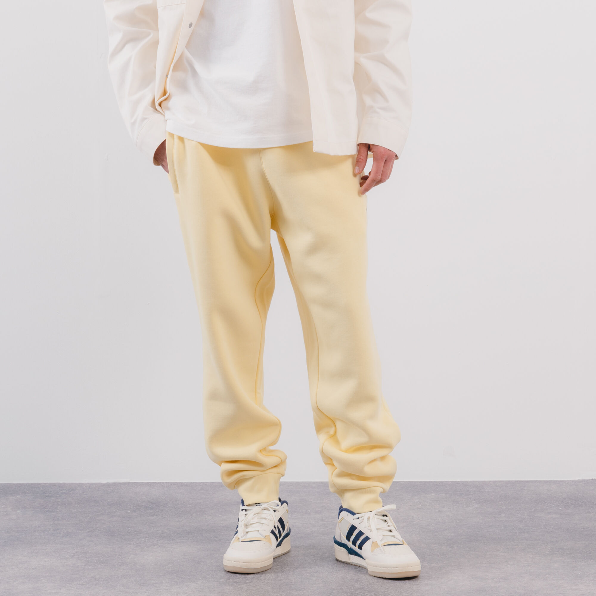 Pantalon adidas amarillo 2025 hombre