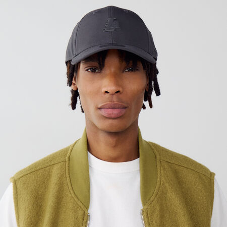 NEW ERA 9FORTY LAKERS PIN GRIS HOMBRE