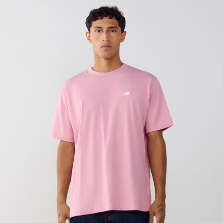 NEW BALANCE TEE SHIRT SMALL LOGO ESSENTIALS ROSA/BLANCO HOMBRE