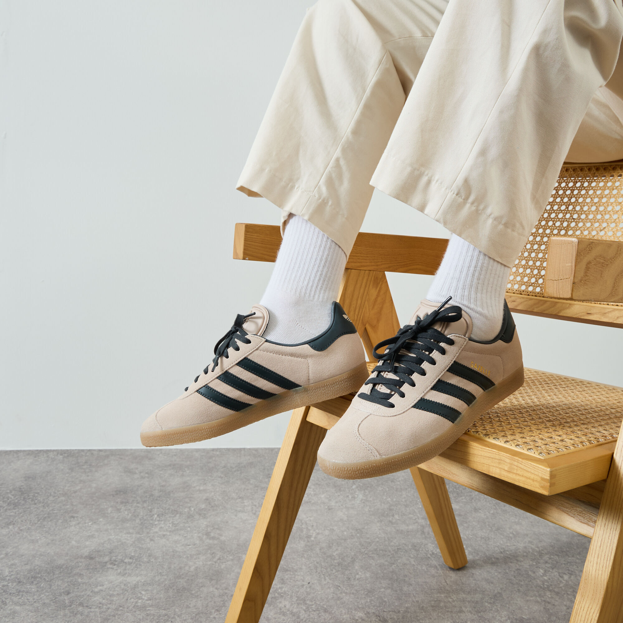 ADIDAS ORIGINALS GAZELLE BEIGE AZUL MARINO CORDONES HOMBRE Courir.es