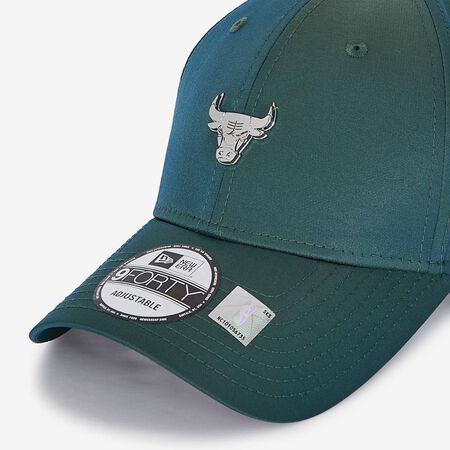 NEW ERA 9FORTY CHICAGO BULLS METAL LOGO VERDE HOMBRE
