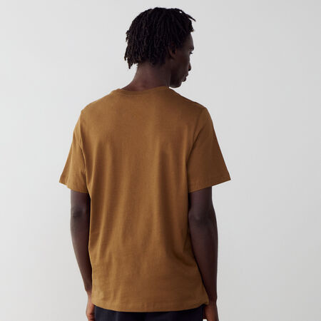 NIKE TEE SHIRT CLUB MARRÓN/BLANCO HOMBRE