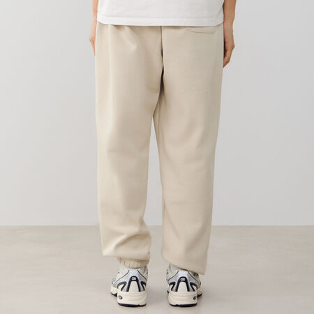 NEW BALANCE PANT JOGGER BOSTON LOGO BEIGE/MARR&Oacute;N HOMBRE