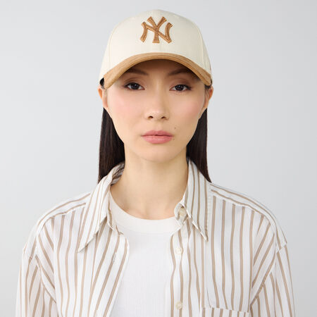 NEW ERA 9FORTY WOMEN NY FAUX SUEDE BEIGE/MARR&Oacute;N MUJER
