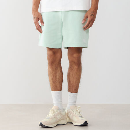 NEW BALANCE SHORT ESSENTIALS SMALL LOGO VERDE/BLANCO HOMBRE