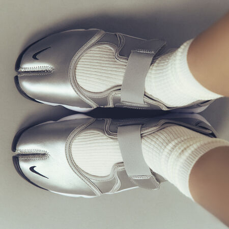 NIKE AIR RIFT PLATEADO MUJER