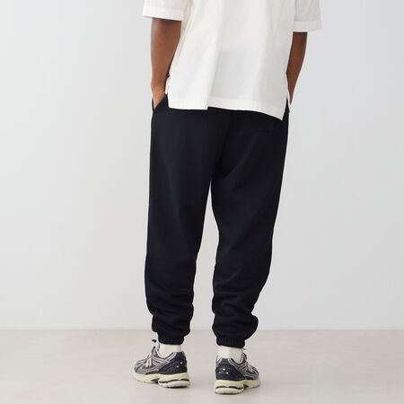 NEW BALANCE PANT JOGGER EMBRO LOGO BOSTON 06 NEGRO/ROSA HOMBRE