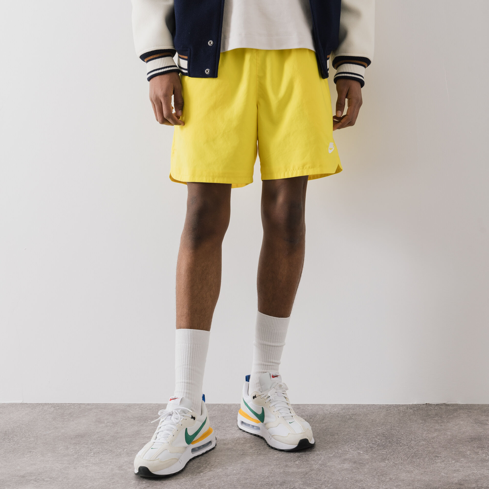 NIKE SHORTS WOVEN FLOW AMARILLO FLUORESCENTE SHORT HOMBRE