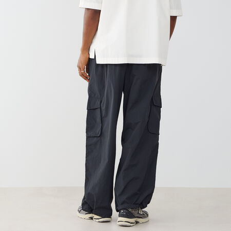 NEW BALANCE PANT CARGO WVN NEGRO HOMBRE