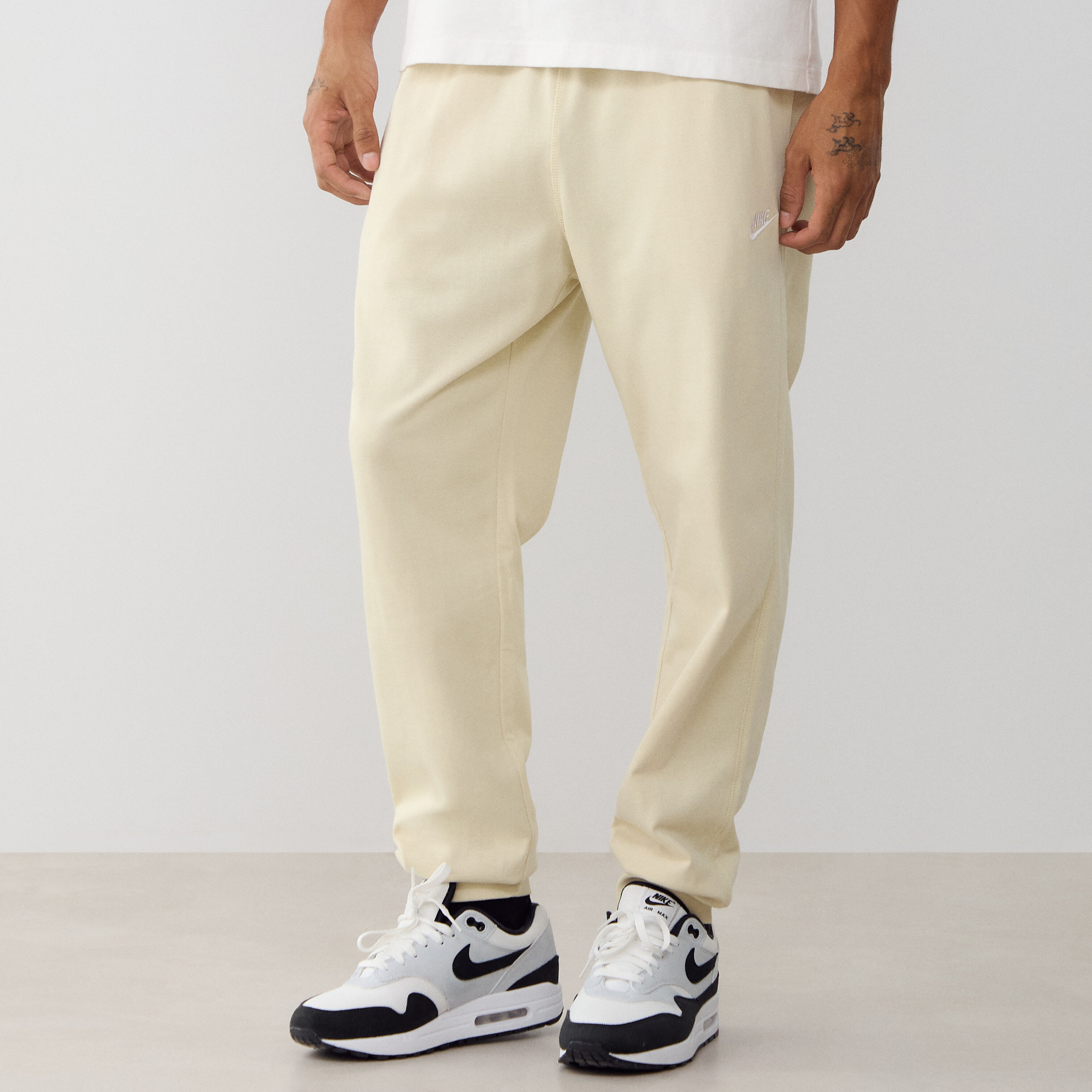 pantalon nike beige hombre