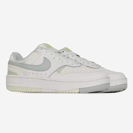 NIKE GAMMA FORCE BEIGE/GRIS MUJER