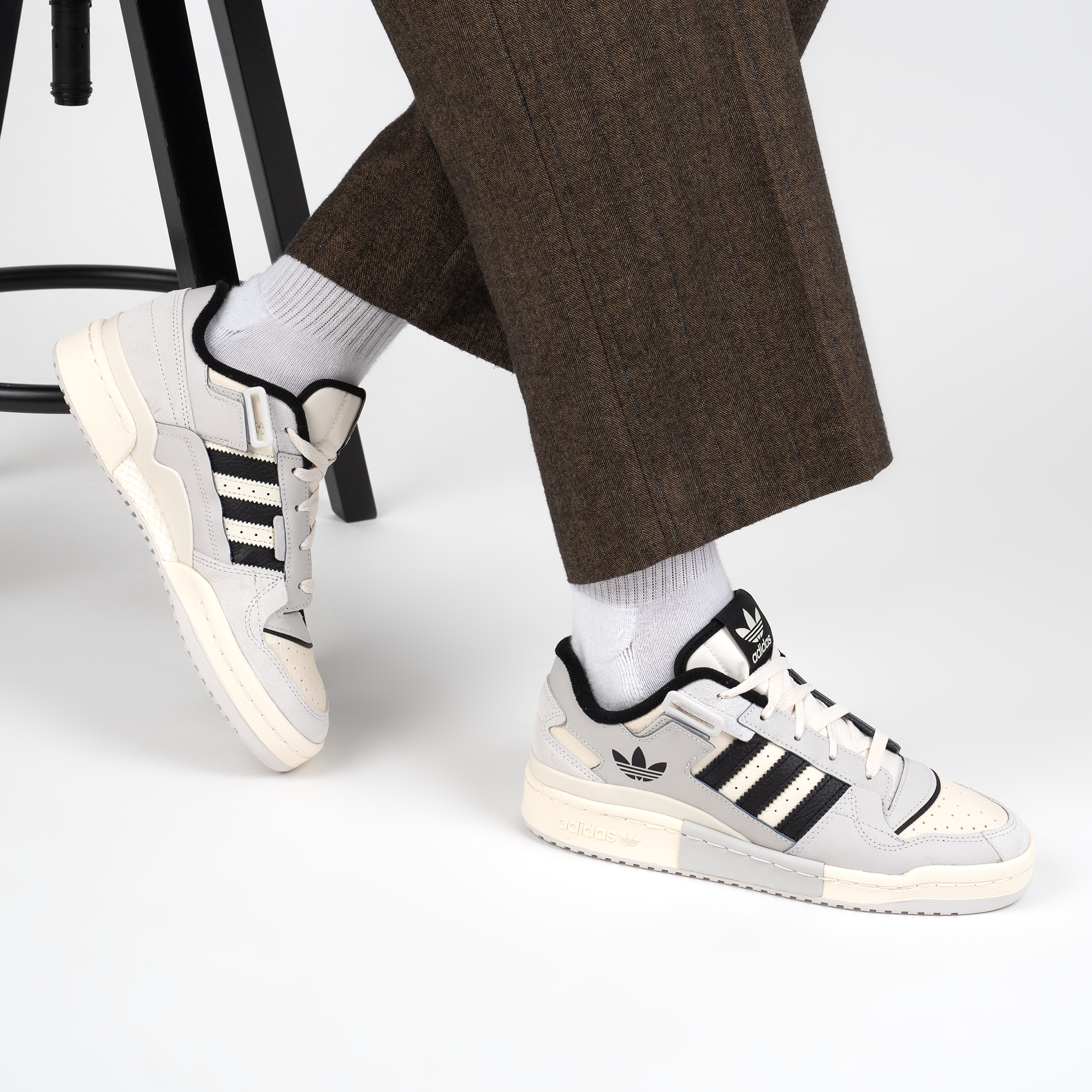 Adidas Originals forum exhibit Low. Adidas Originals кеды forum exhibit Low. Adidas Originals forum Low Black. Adidas forum exhibit Low бело серые. Forum exhibit low