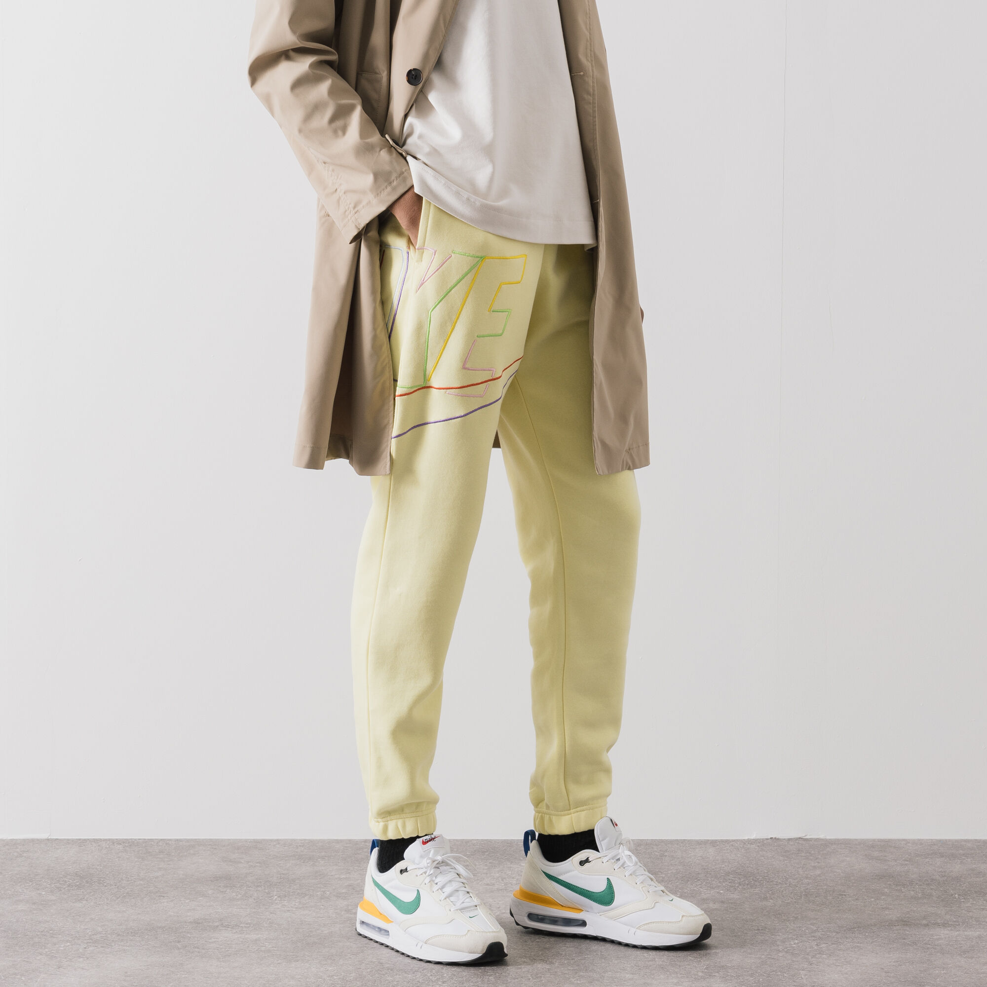 Pantalon nike amarillo hot sale