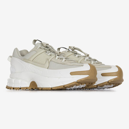 NIKE zoom vomero ZOOM VOMERO ROAM BEIGE HOMBRE