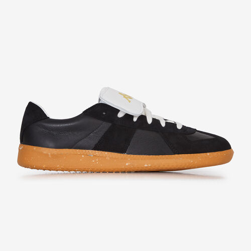 SOCCER TRAINER