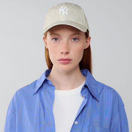 NEW ERA 9FORTY WOMEN NY SNAKE AOP BEIGE/BLANCO MUJER