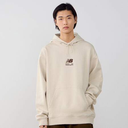 NEW BALANCE HOODIE BOSTON LOGO BEIGE/MARR&Oacute;N HOMBRE