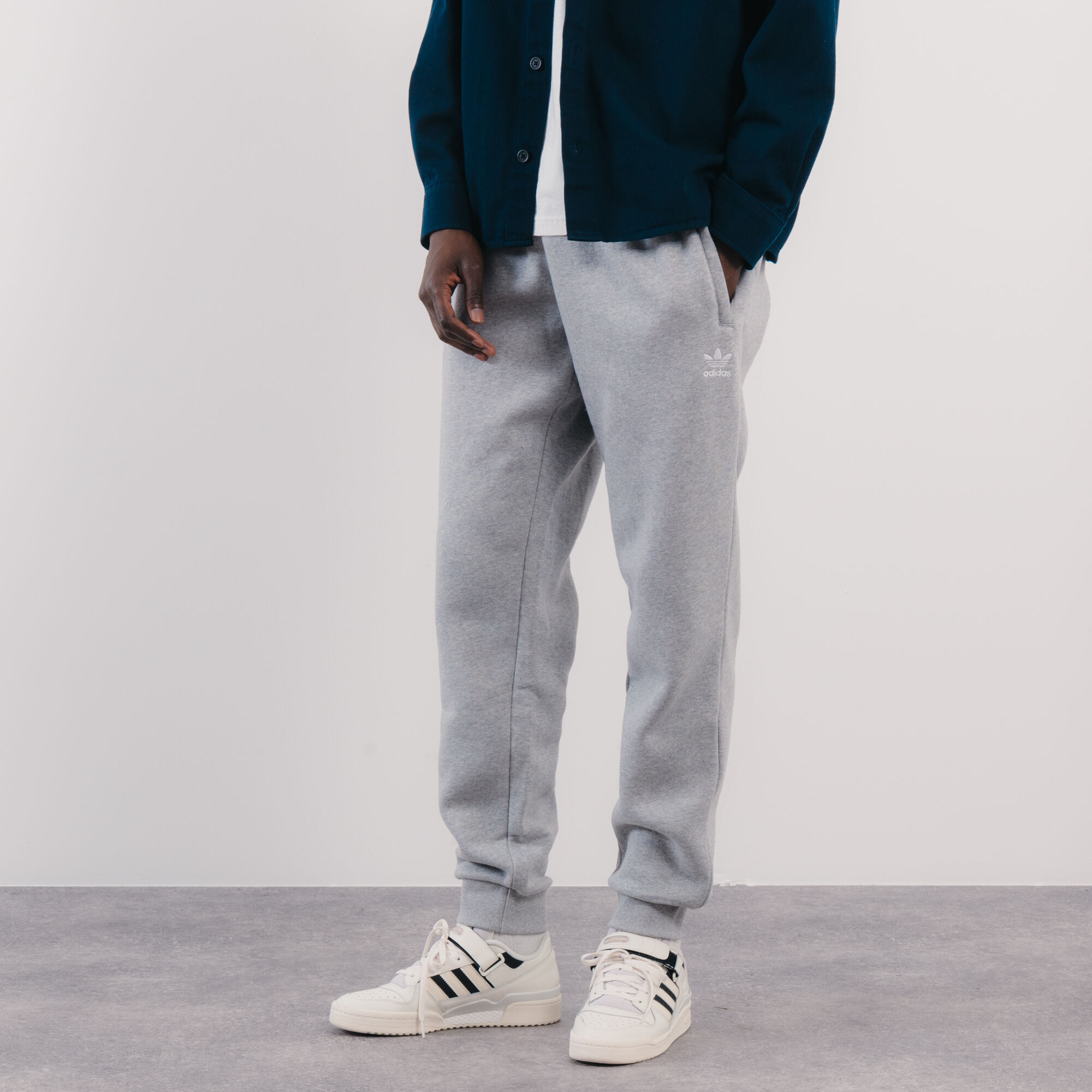 ADIDAS ORIGINALS PANTAL N JOGGER ESSENTIAL TREFOIL GRIS PANTAL N